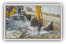 2012: Demolarea cu buldoexcavator cu picon a fundatiei vechi autotrafo AT2 220kV